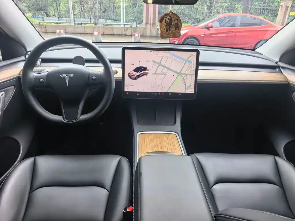 Tesla Model Y — фото 7