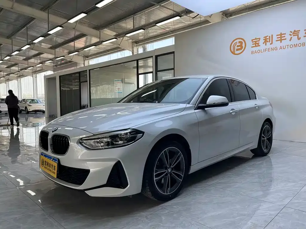 BMW 1 Series 2023 из CN, фото 1