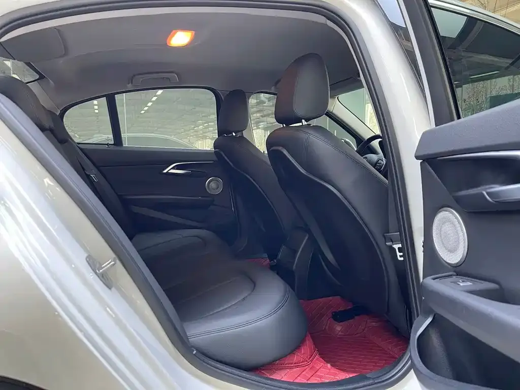 BMW 1 Series 2023 из CN, фото 5