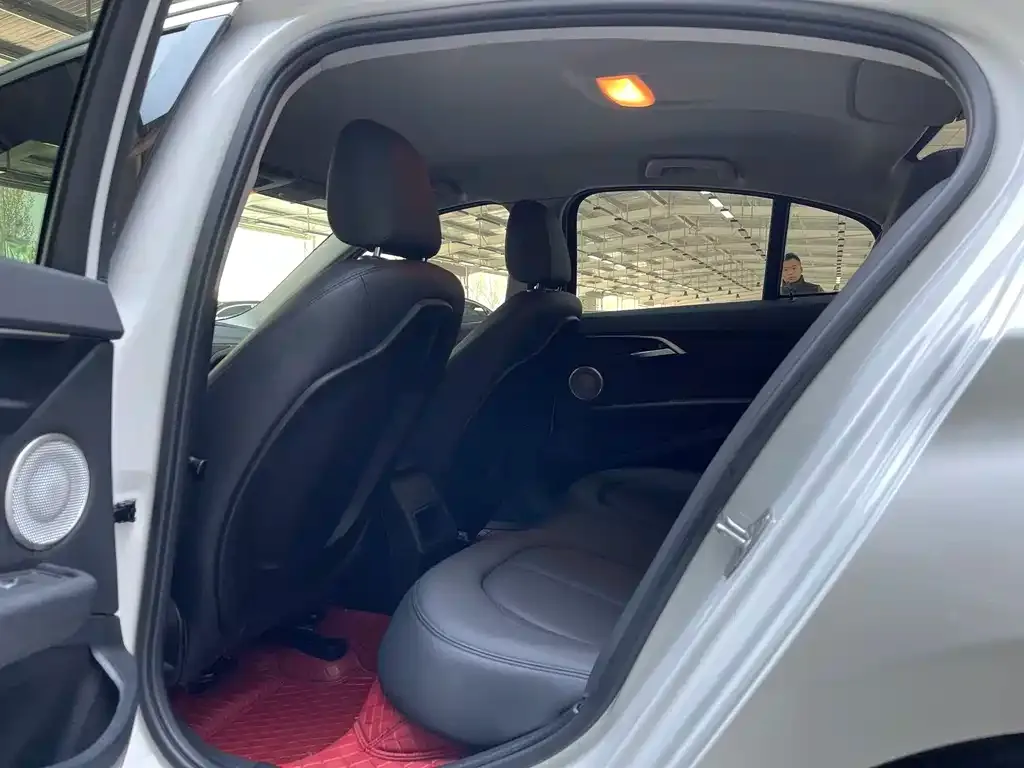 BMW 1 Series 2023 из CN, фото 6