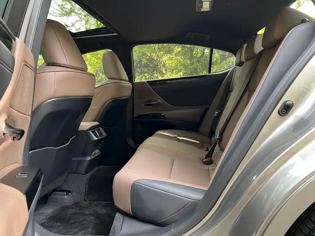 Lexus ES 2024 из CN, фото 2