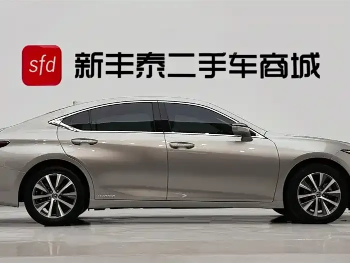 Lexus ES — фото 8