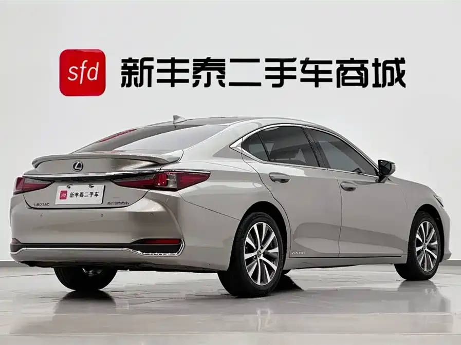 Lexus ES — фото 10