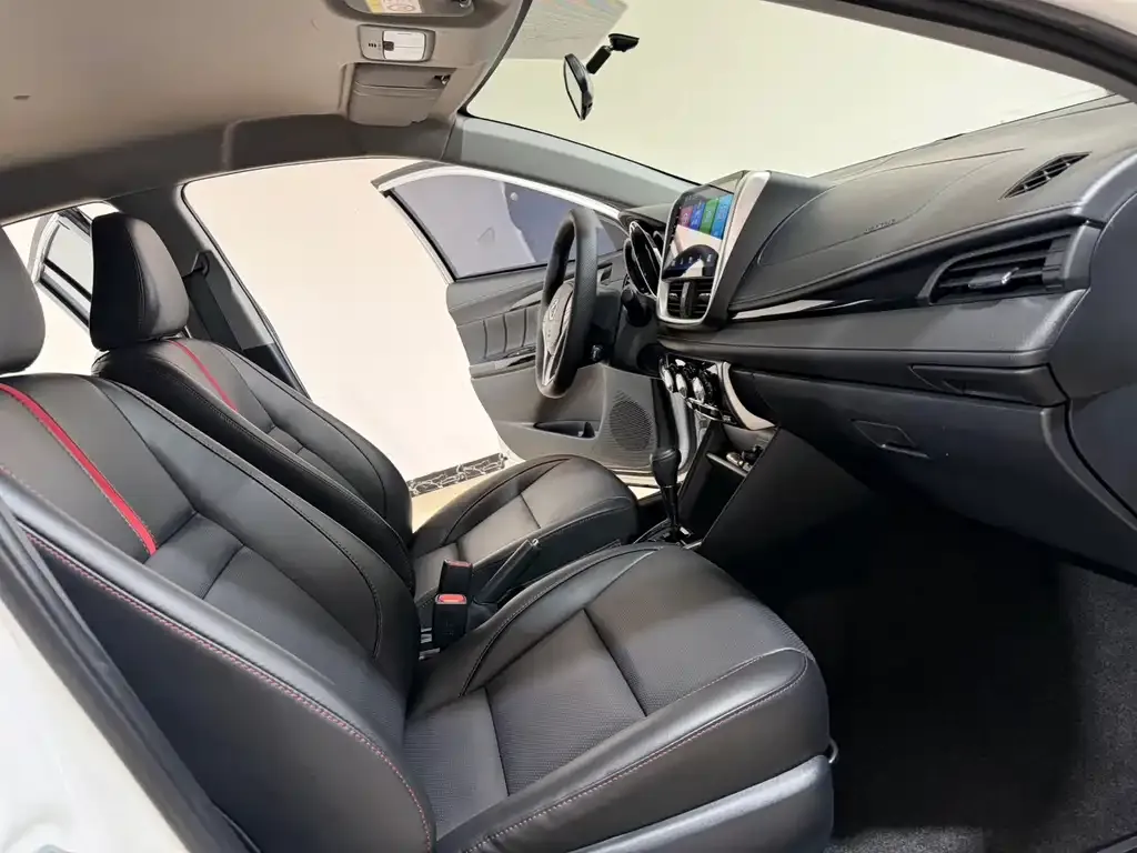Toyota Yaris L — фото 6