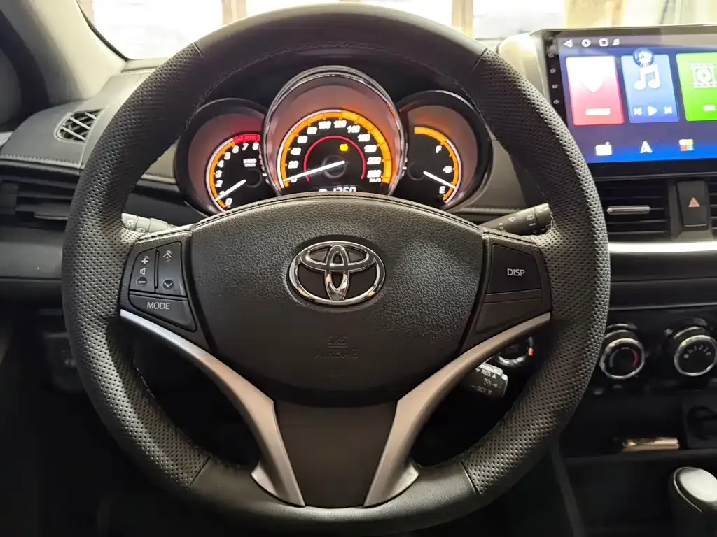 Toyota Yaris L — фото 8