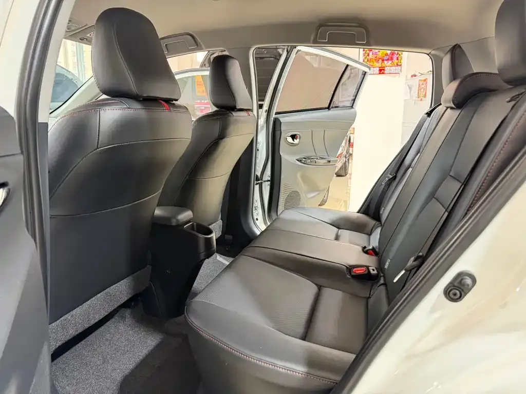 Toyota Yaris L — фото 7