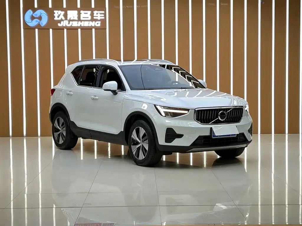 Volvo XC40 — фото 7
