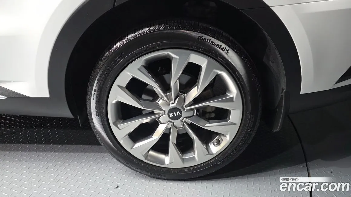 Kia Sorento — фото 9