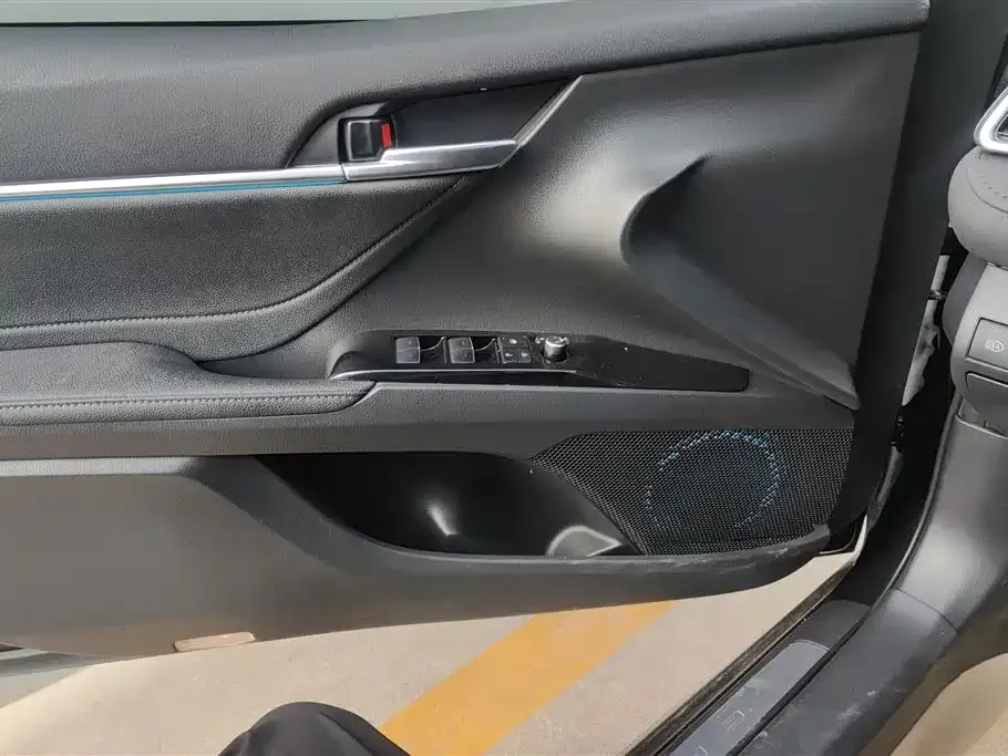 Toyota Camry 2023 из CN, фото 10