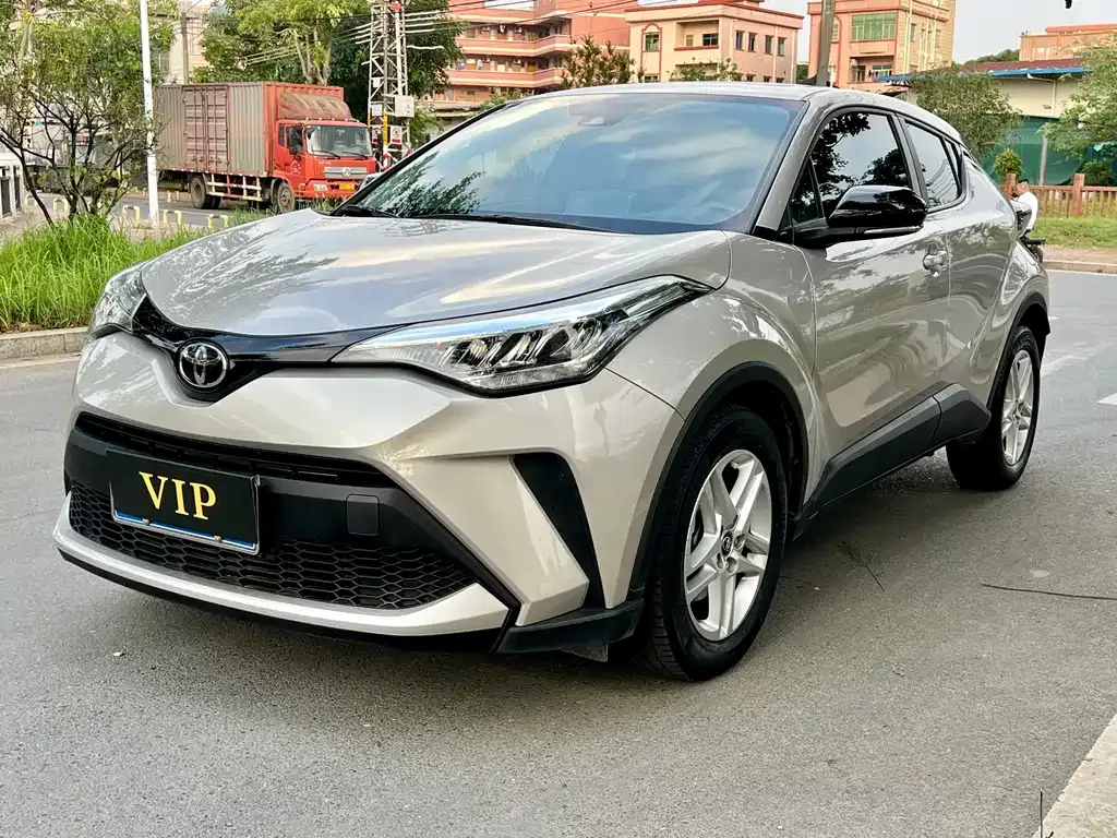 Toyota C-HR — фото 1