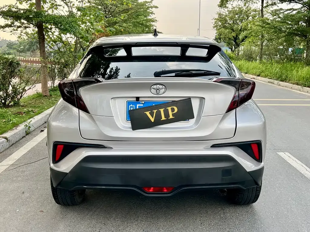 Toyota C-HR — фото 10
