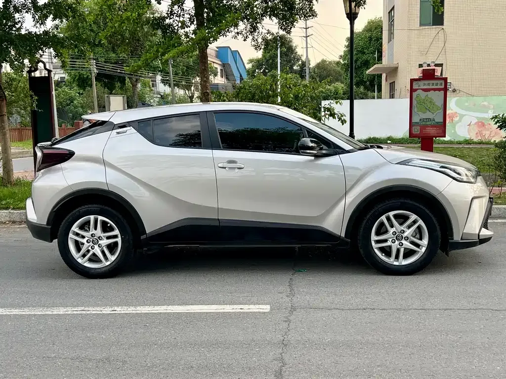 Toyota C-HR — фото 7