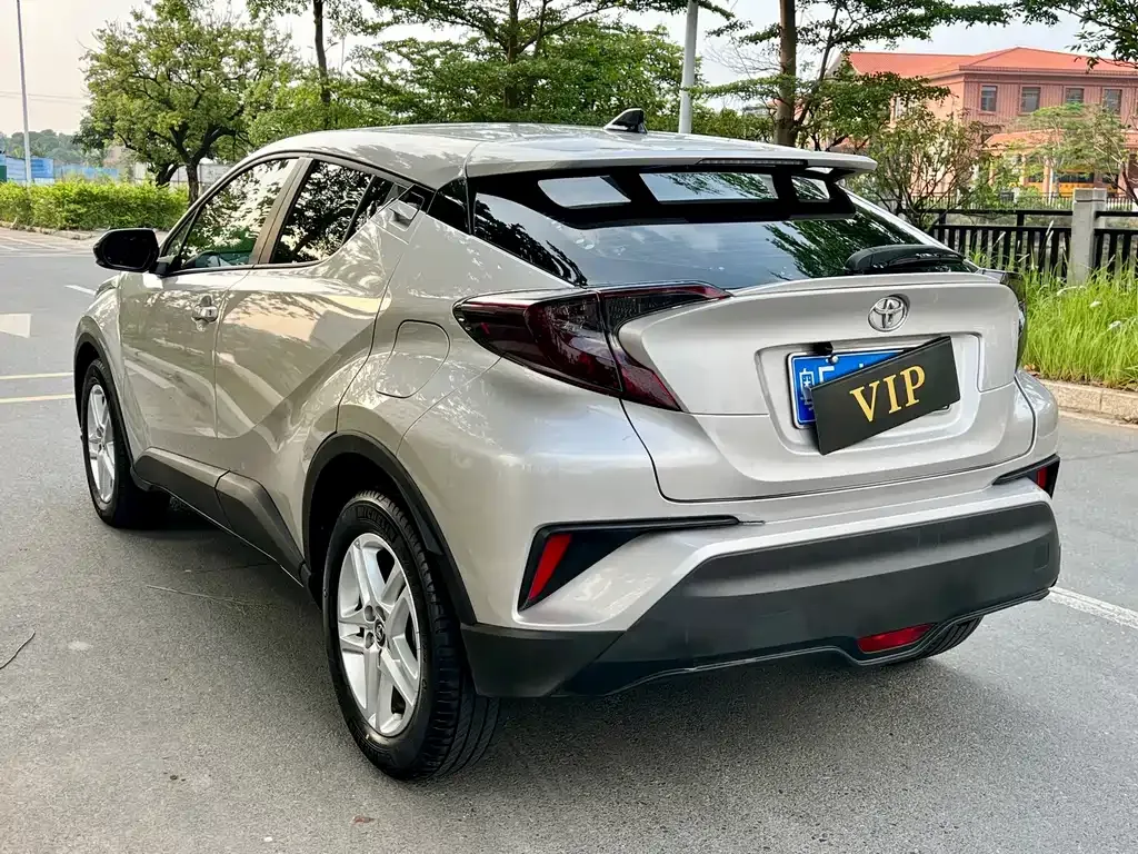 Toyota C-HR — фото 9