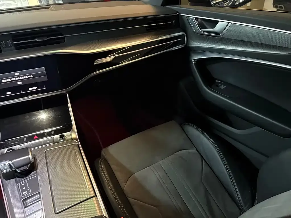 Audi A6L 2023 из CN, фото 4