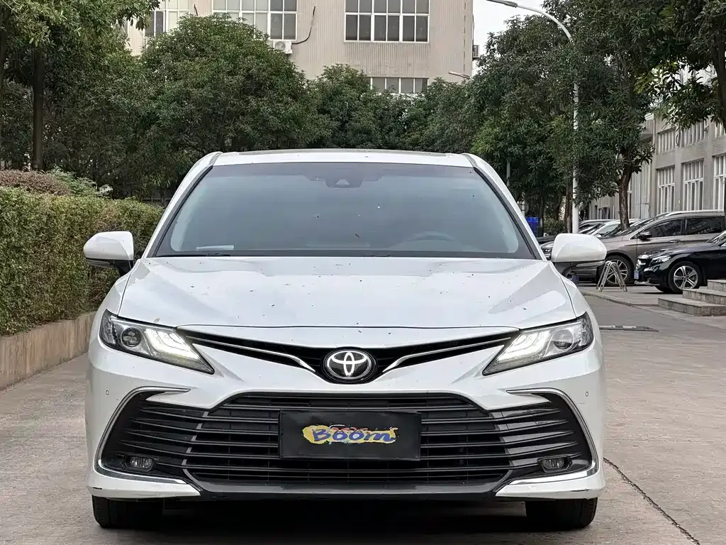Toyota Camry — фото 2