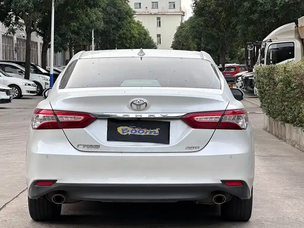 Toyota Camry — фото 9