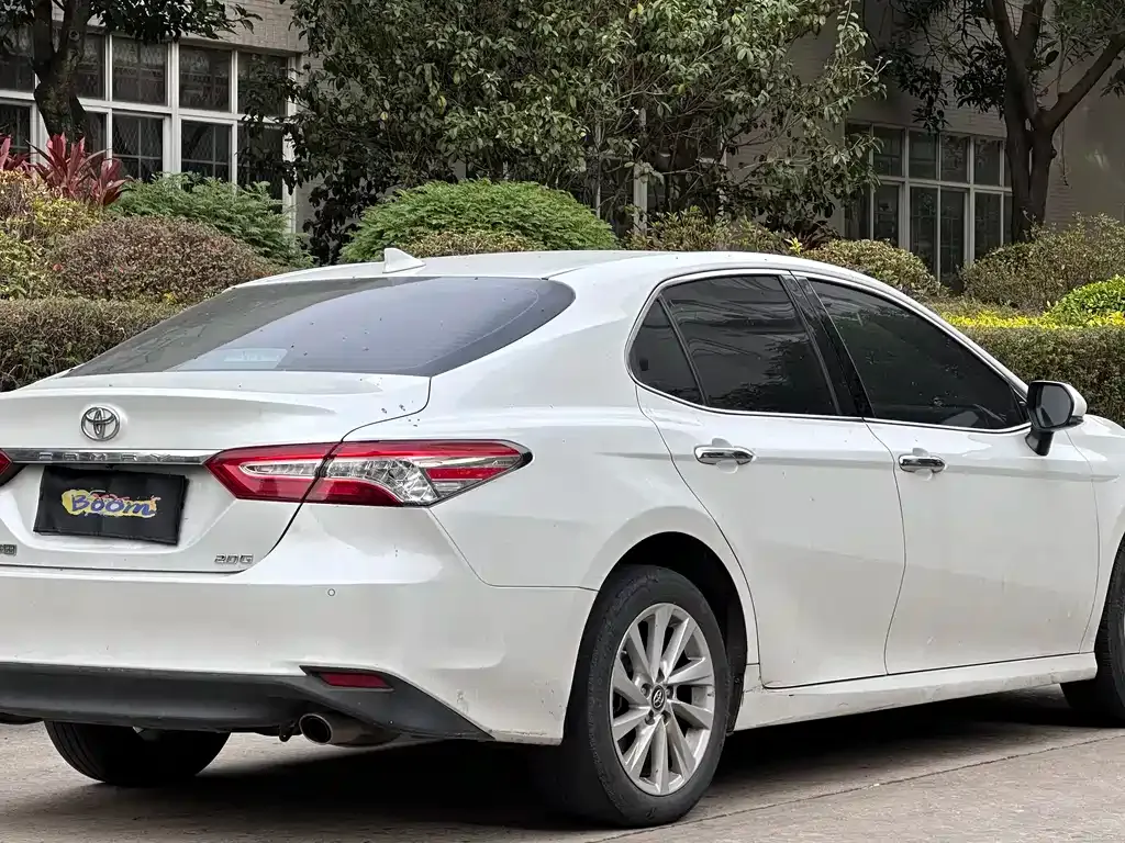 Toyota Camry — фото 5