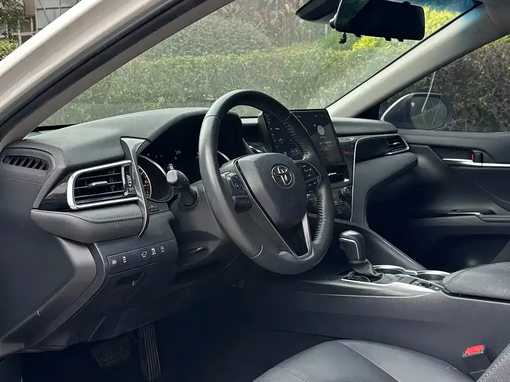 Toyota Camry — фото 6