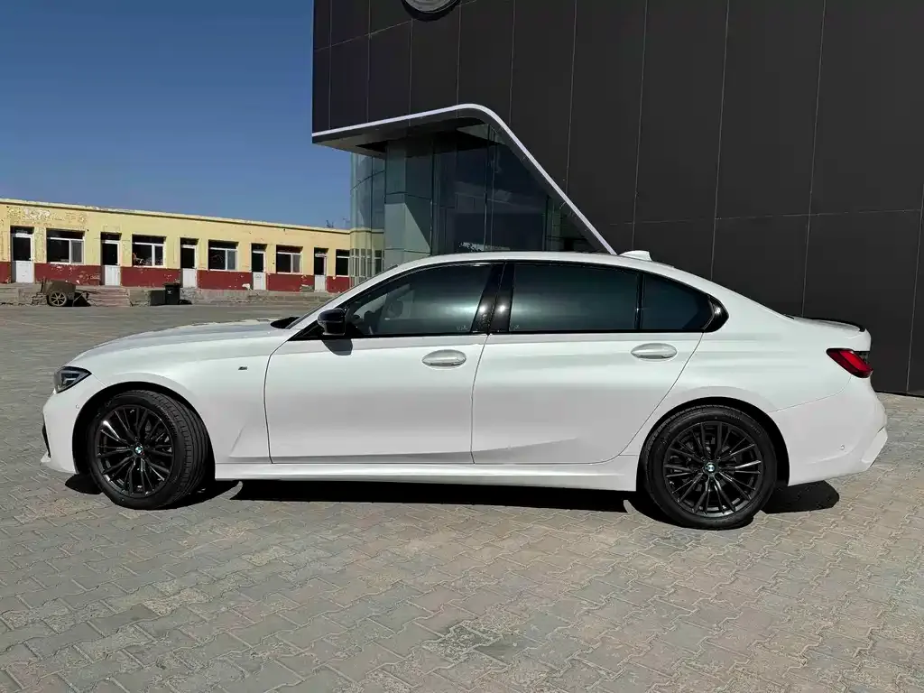 BMW 3 Series 2022 из CN, фото 2