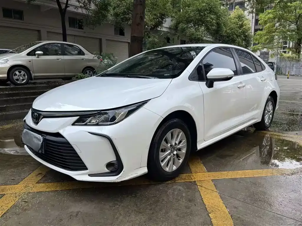 Toyota Corolla — фото 4