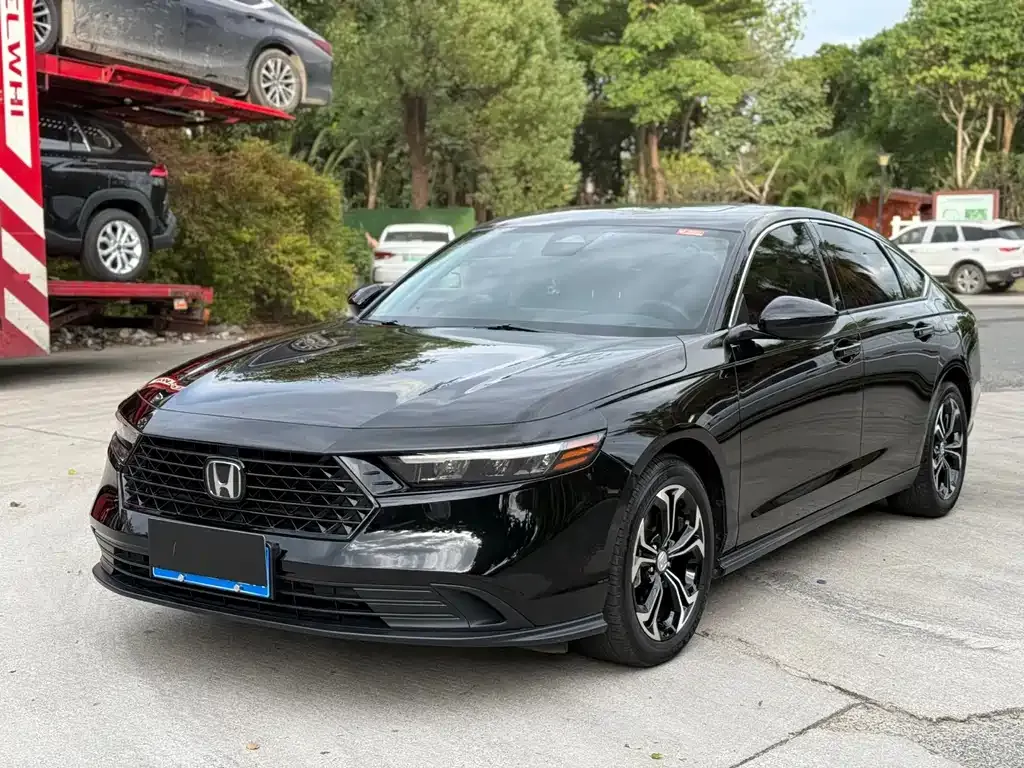 Honda Accord — фото 1