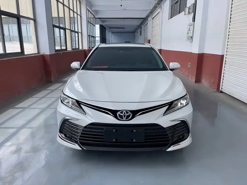 Toyota Camry — фото 4