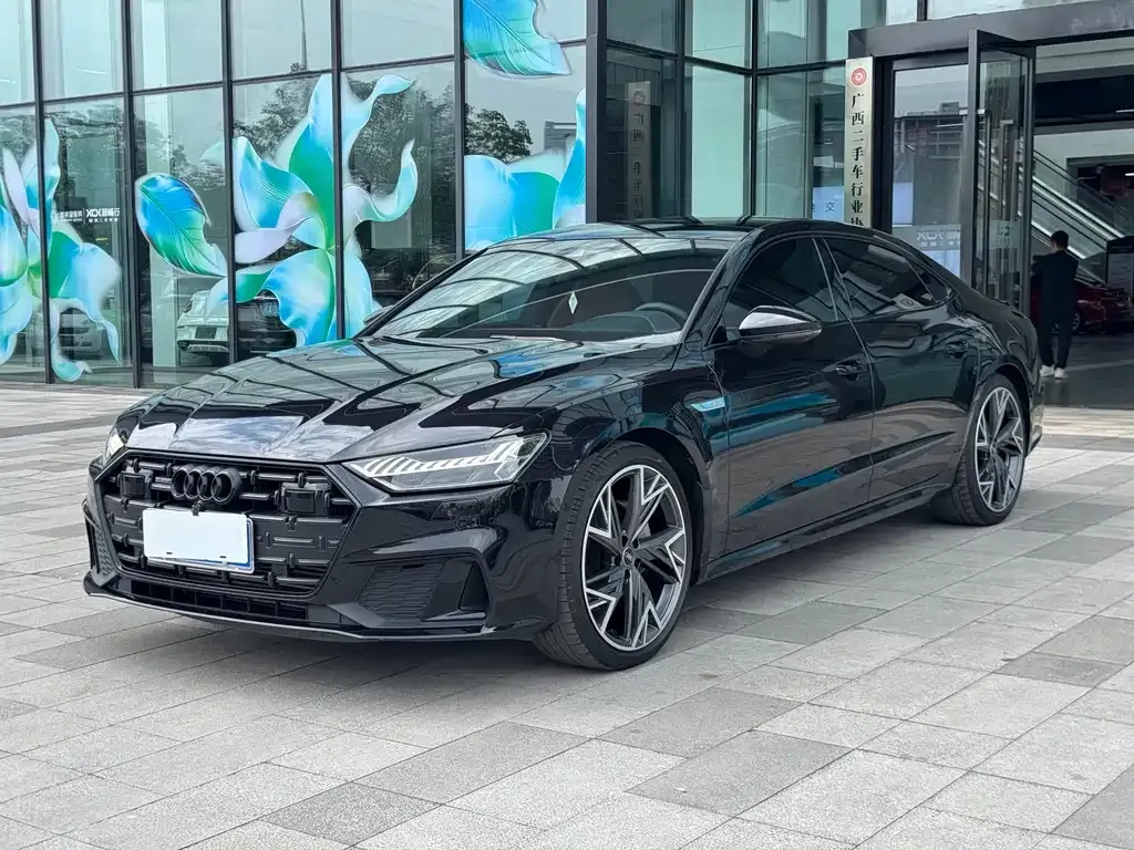 Audi A7L — фото 1