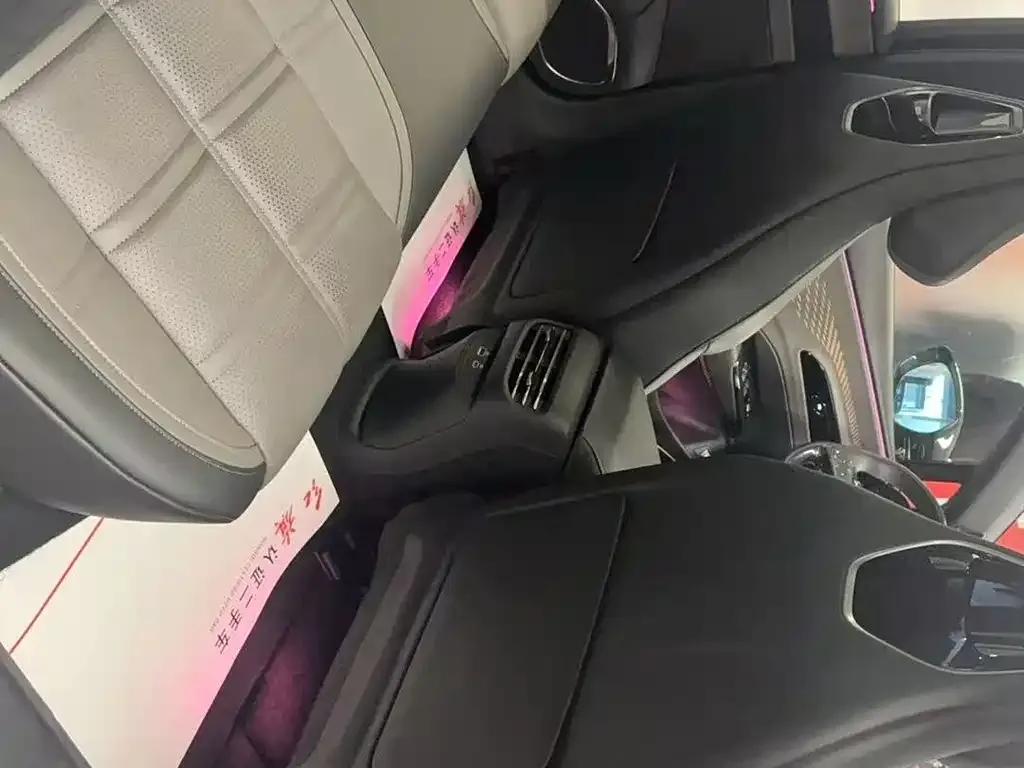 Hongqi EH7 2024 из CN, фото 2