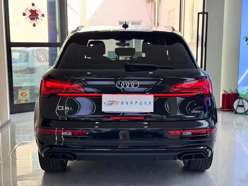 Audi Q5L — фото 8