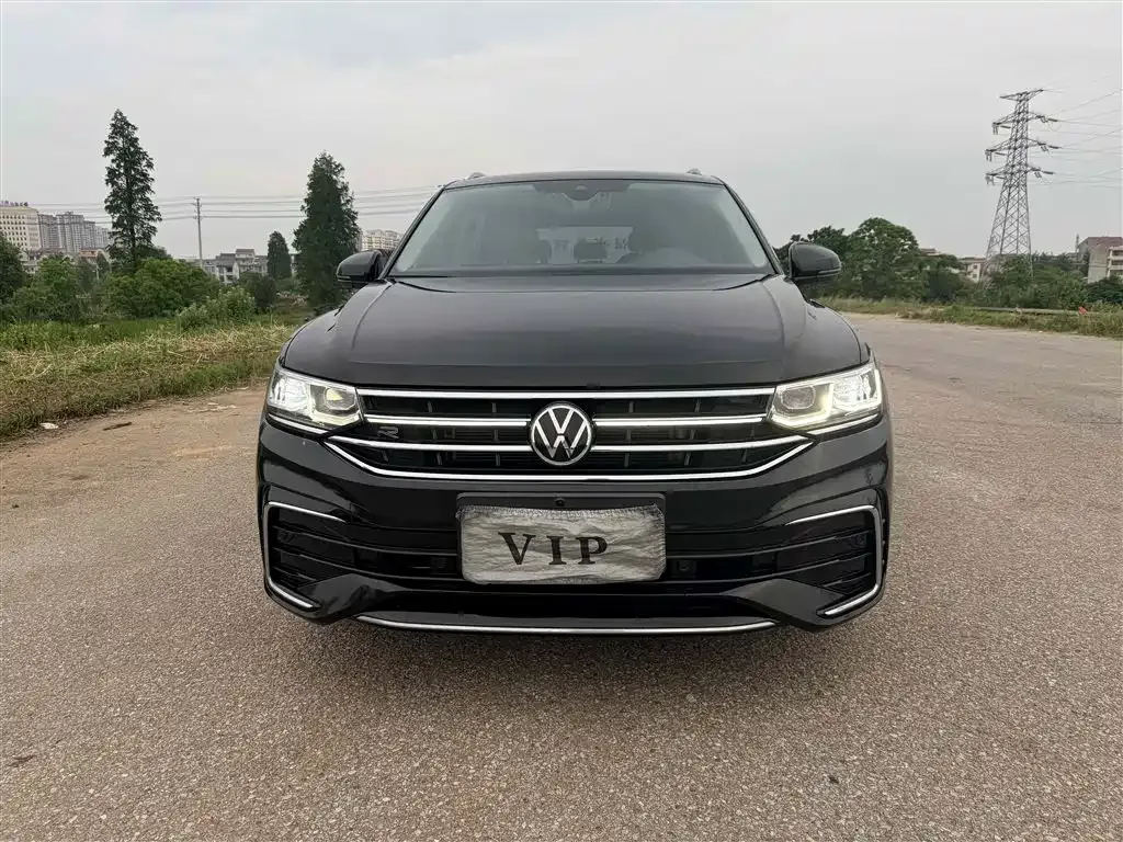 Volkswagen Tiguan L — фото 8