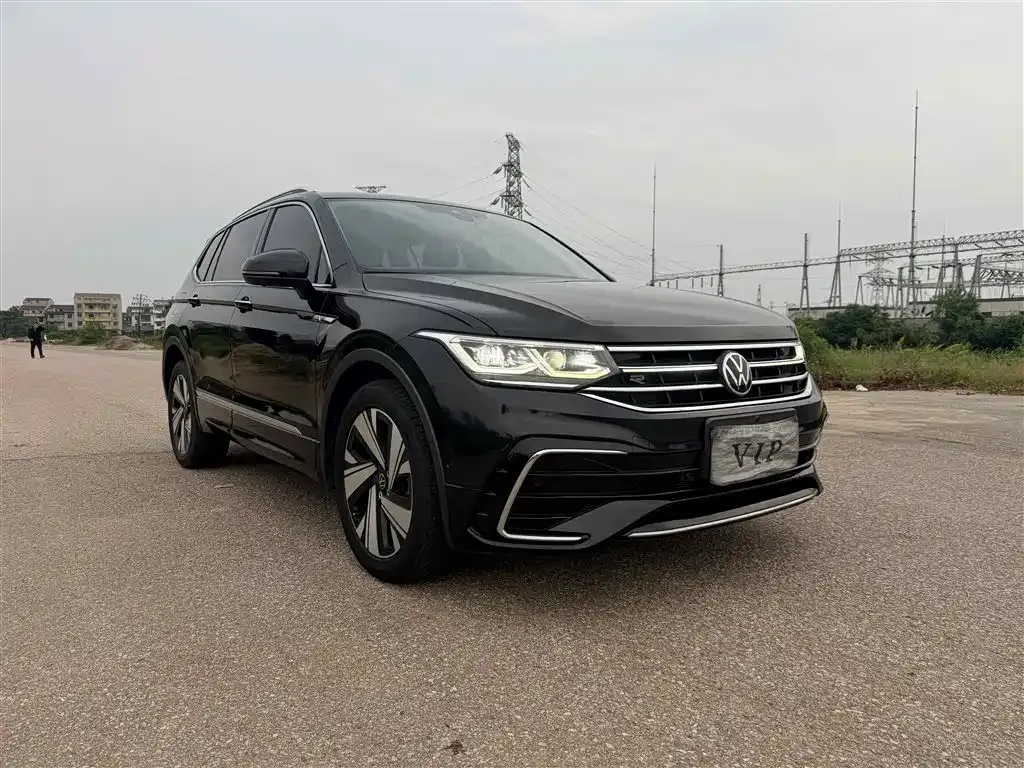 Volkswagen Tiguan L — фото 3