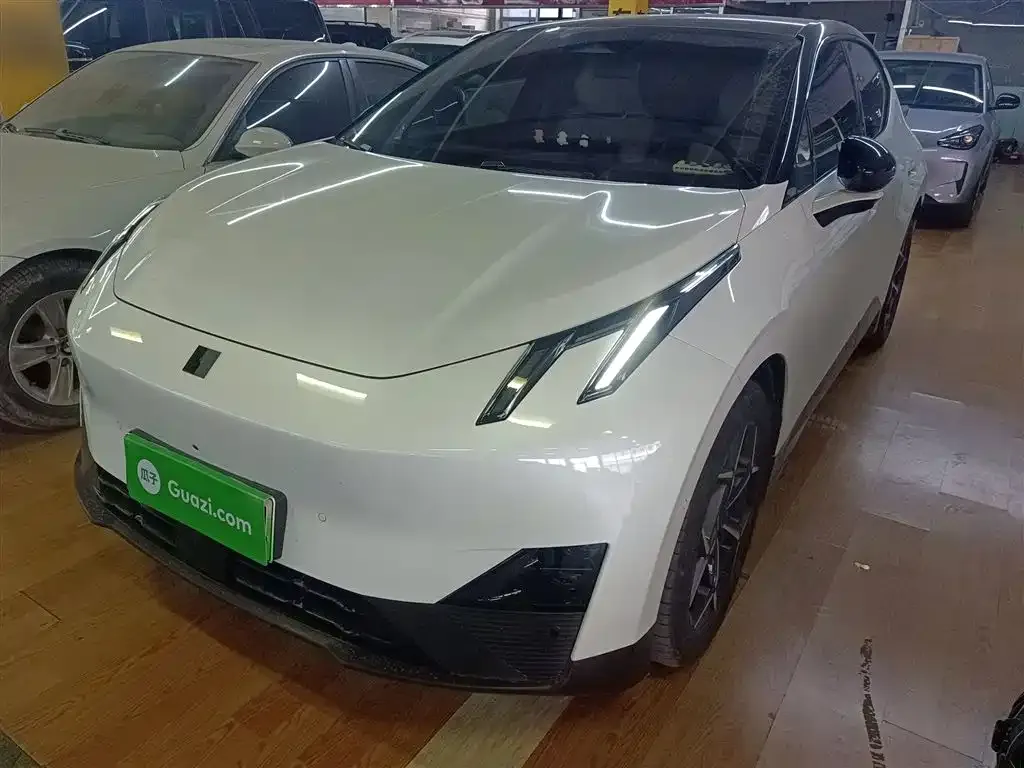 Lynk & Co Z20