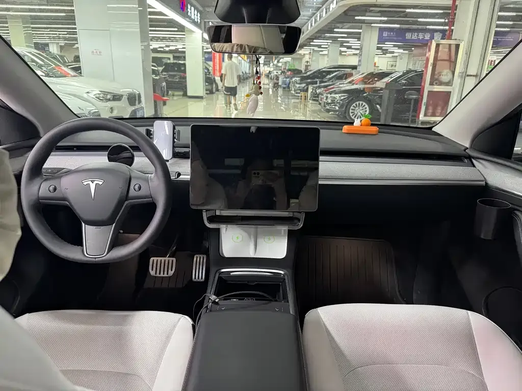 Tesla Model Y — фото 7