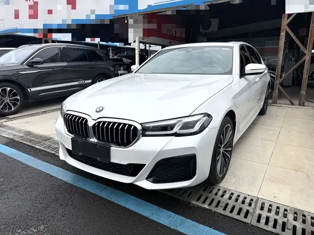 BMW 5 Series — фото 1