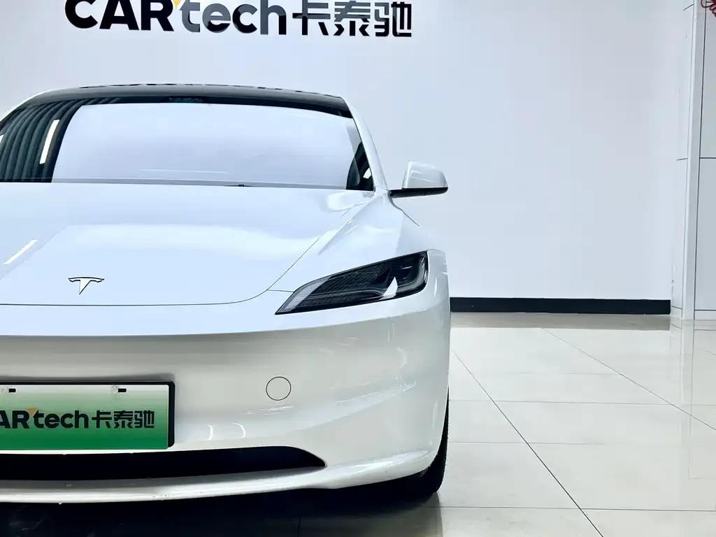 Tesla Model 3 — фото 9