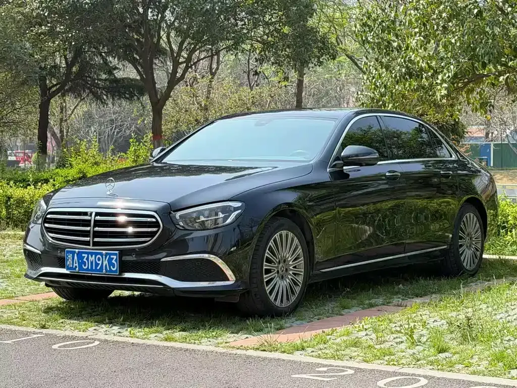 Mercedes-Benz E-Class — фото 1