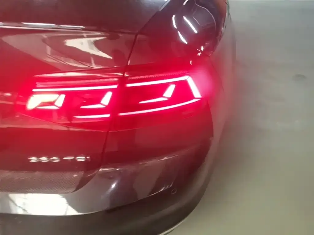 Volkswagen Magotan 2023 из CN, фото 5