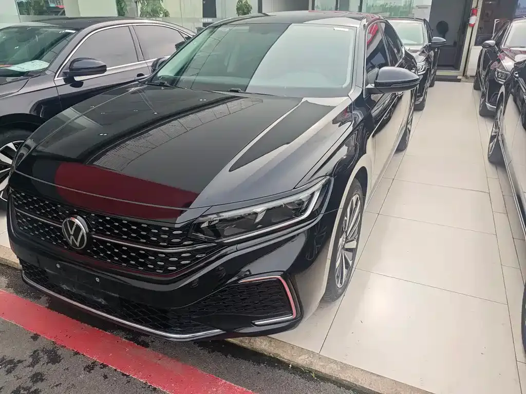 Volkswagen Passat 2023 из CN, фото 1