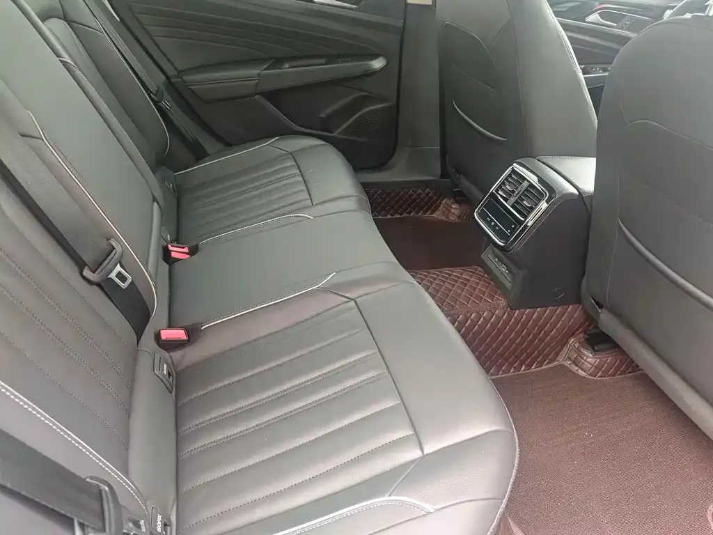 Volkswagen Passat 2023 из CN, фото 6