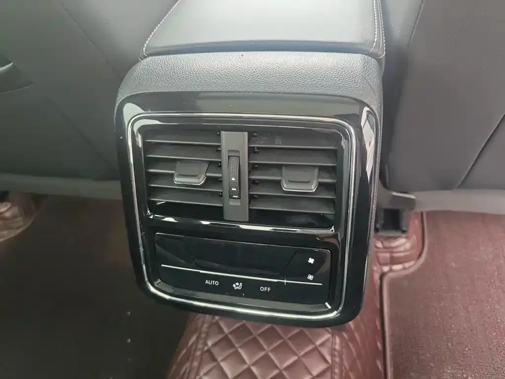 Volkswagen Passat 2023 из CN, фото 2