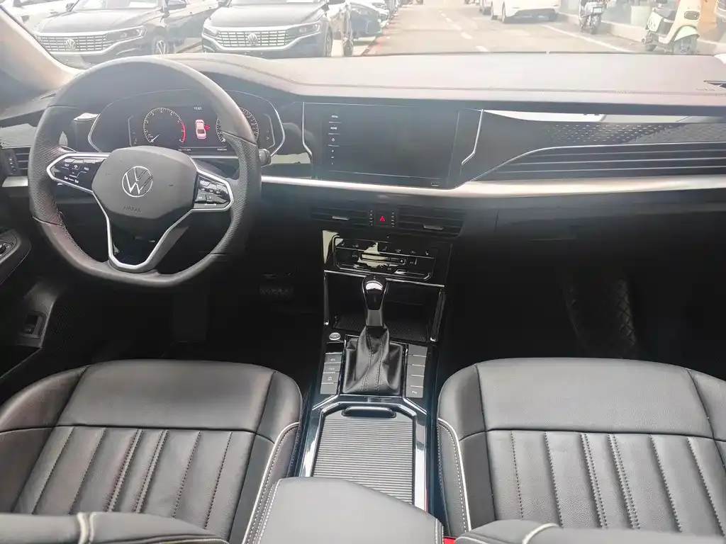 Volkswagen Passat 2023 из CN, фото 3