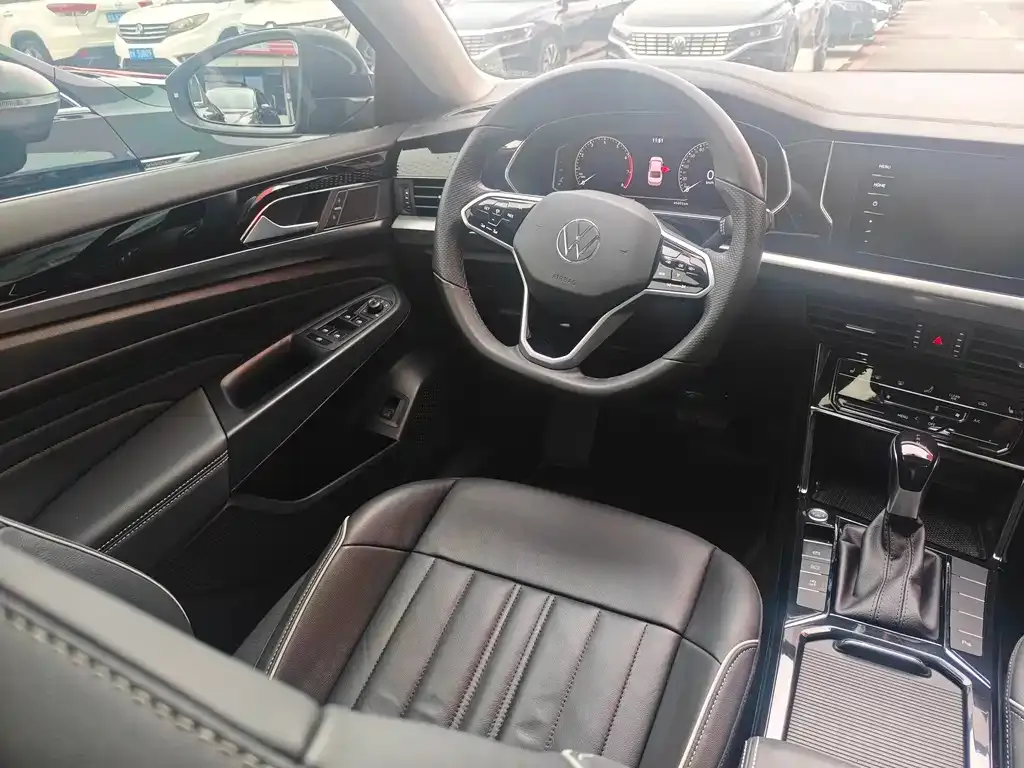 Volkswagen Passat 2023 из CN, фото 7