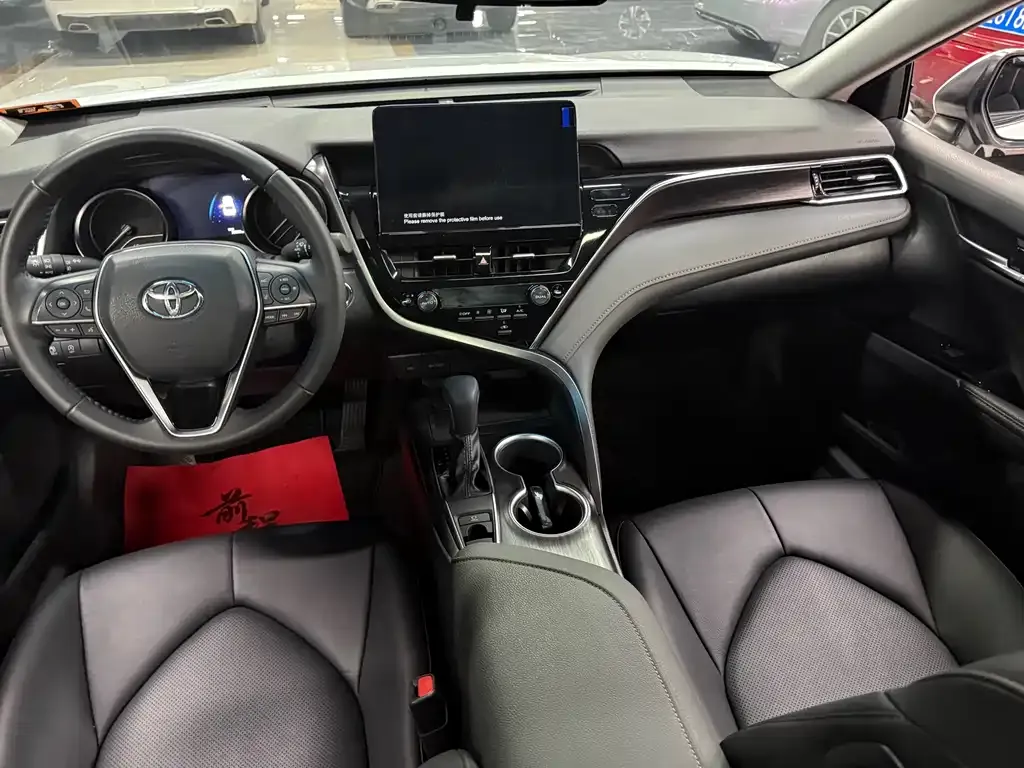 Toyota Camry — фото 10