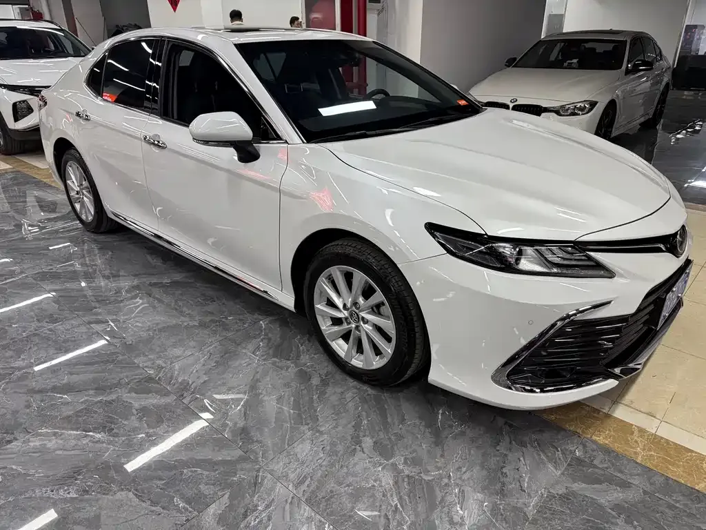 Toyota Camry — фото 7