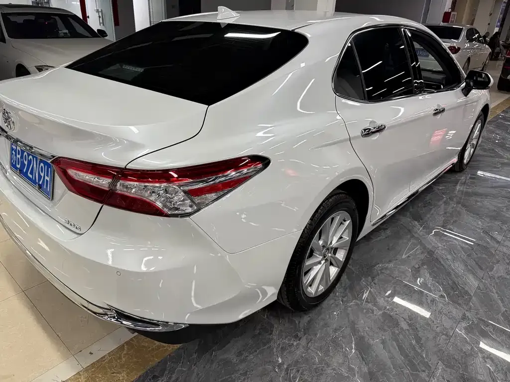 Toyota Camry — фото 9