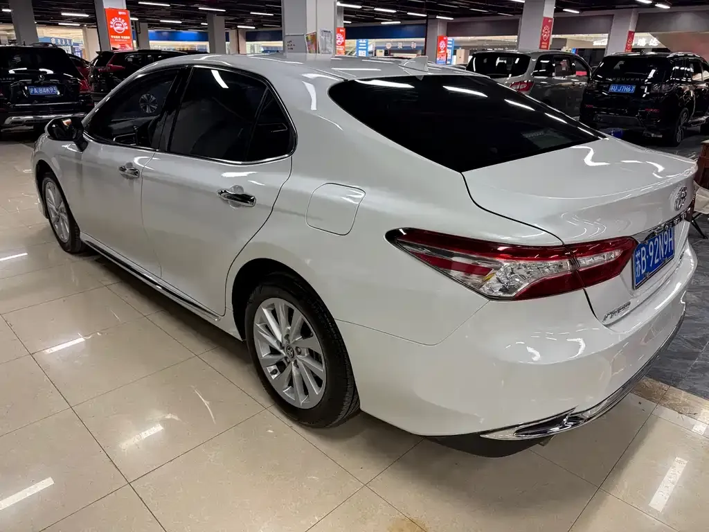 Toyota Camry — фото 8