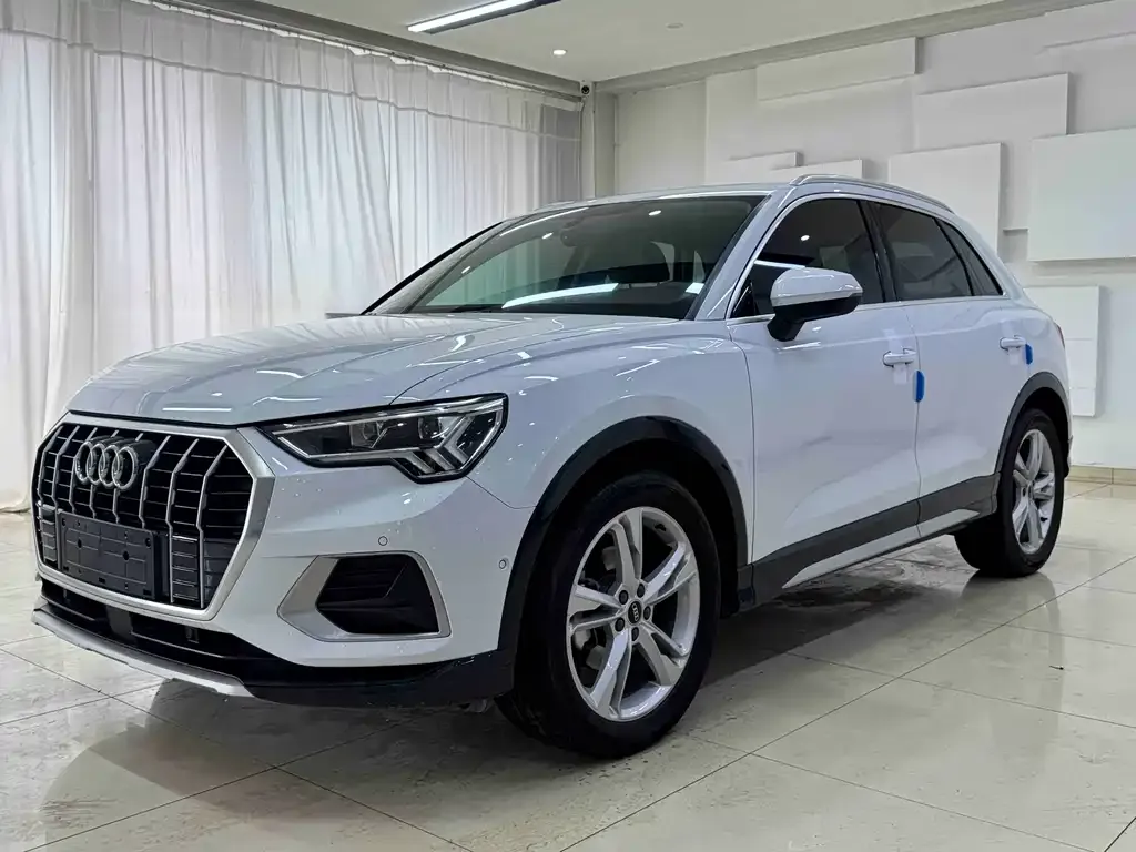 Audi Q3 — фото 1