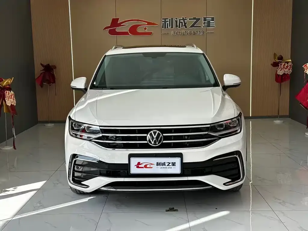 Volkswagen Tiguan L — фото 3