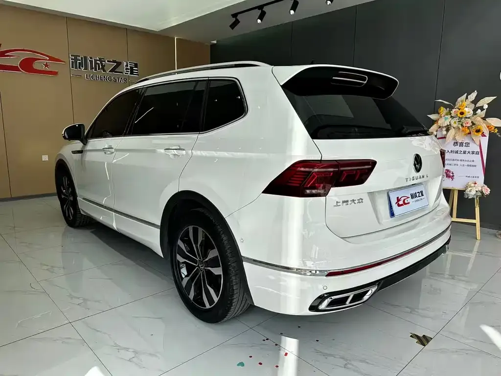 Volkswagen Tiguan L — фото 2