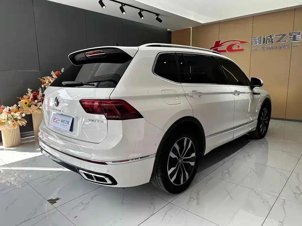 Volkswagen Tiguan L — фото 10